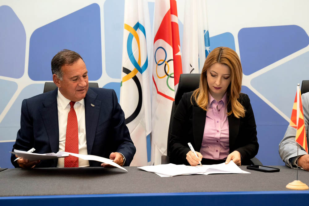 Арсовска во Истанбул ја потпиша ратификацијата за Европските младински олимписки игри во Скопје во 2025 година