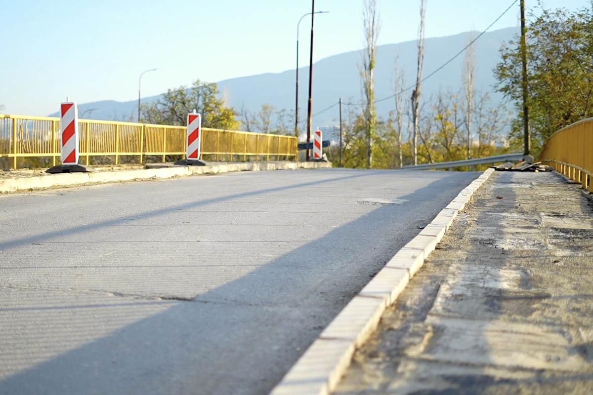 Градот Скопје започна со реконструкција на мостот на улица 10 во општина Карпош