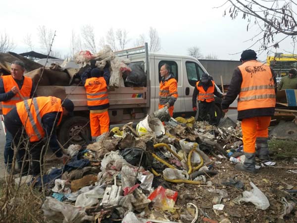 ГРАД СКОПЈЕ СО АКЦИЈА ЗА ЧИСТЕЊЕ НА ДИВИТЕ ДЕПОНИИ ВО НАСЕЛБАТА ВИЗБЕГОВО