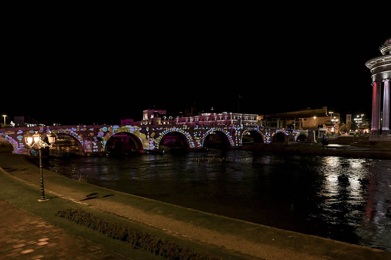 ПРОЕКЦИЈАТА LUX NATURAE ЗА СТАРТ НА ТРЕТОТО ИЗДАНИЕ НА SKOPJE LIGHT ART DISTRICT