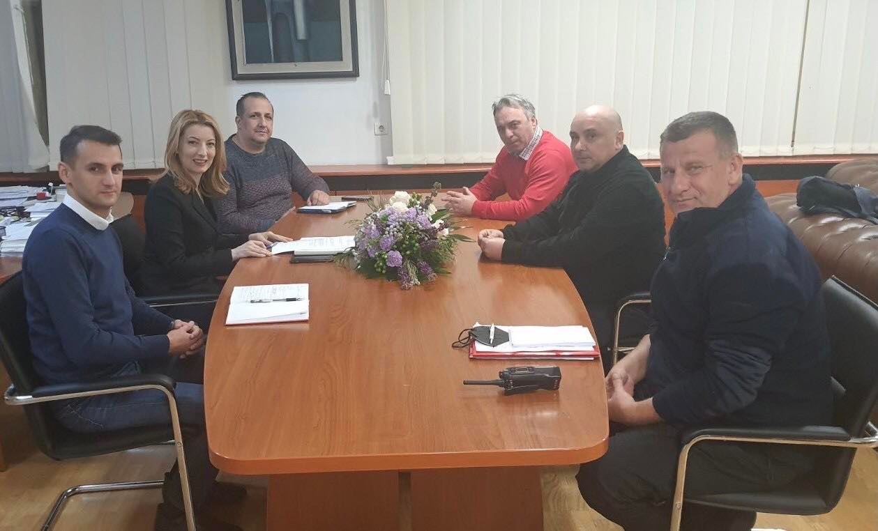 Kryetarja e Qytetit të Shkupit, Danela Arsovska u takua me përfaqësuesit e Sindikatës së Zjarrfikësve – u pranua kërkesa për Marrëveshjen Kolektive
