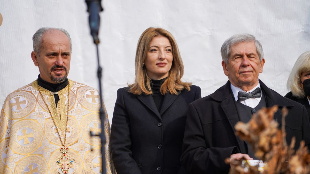 Kryetarja Arsovska në kremtimin e 30-të të festës së Buzmit para Katedrales "Shën Klimenti i Ohrit"