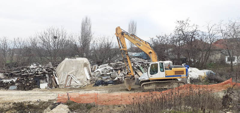 Vazhdon pastrimi i deponive në Shkup