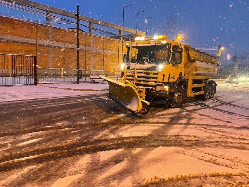 Сите булевари и улици под  Град Скопје се чисти и проодни, од почетокот на врнежите на снег фрлени 300 тони сол