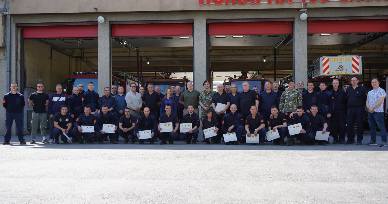 Доделени сертификати за успешно завршена обука на скопските пожарникари за атомска, биолошка и хемиска одбрана
