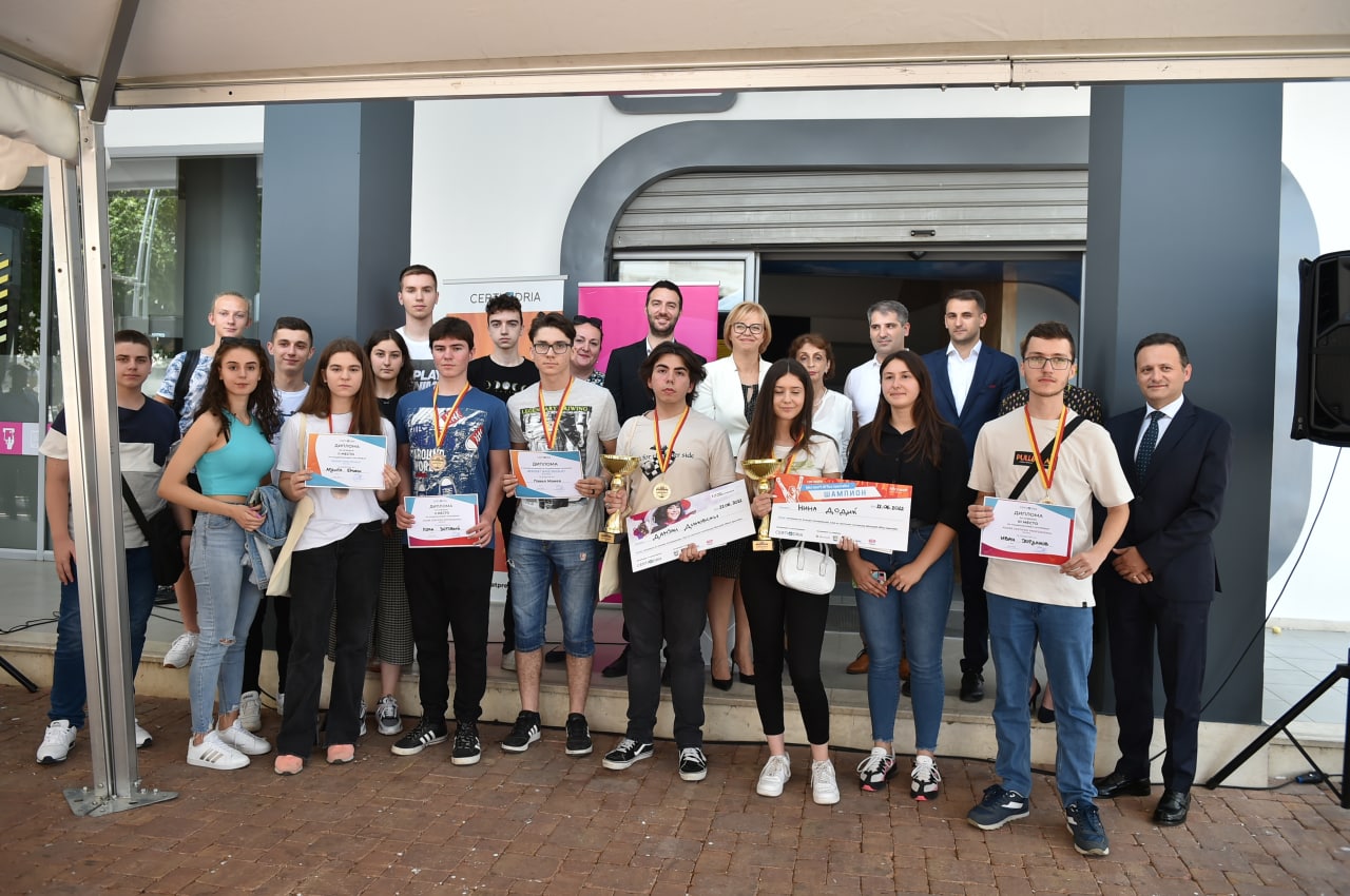 Sukses i madh për nxënësit e shkollave të mesme të Qytetit të Shkupit në garën kombëtare për Microsoft Office Specialist dhe Adobe Certified Professional