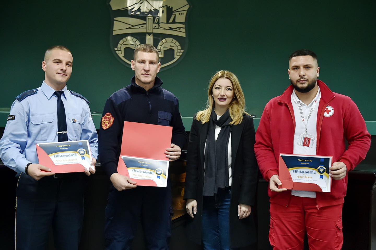 Доделени награди за најдобриот полицаец, пожарникар и крводарител во Скопје