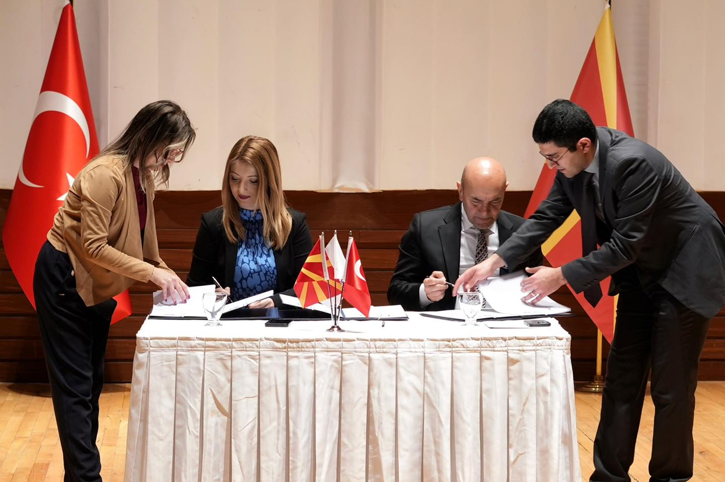 U nënshkrua protokolli për binjakëzimin ndërmjet Qytetit të Shkupit dhe qytetit turk të Izmirit
