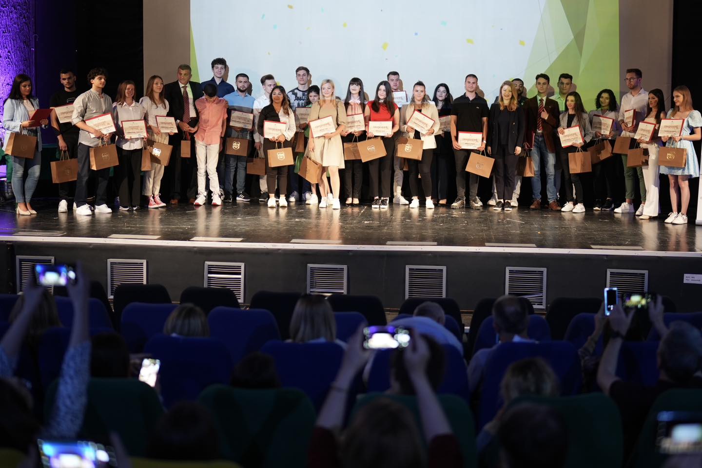 Награди и признанија за скопските матуранти првенци на генерација