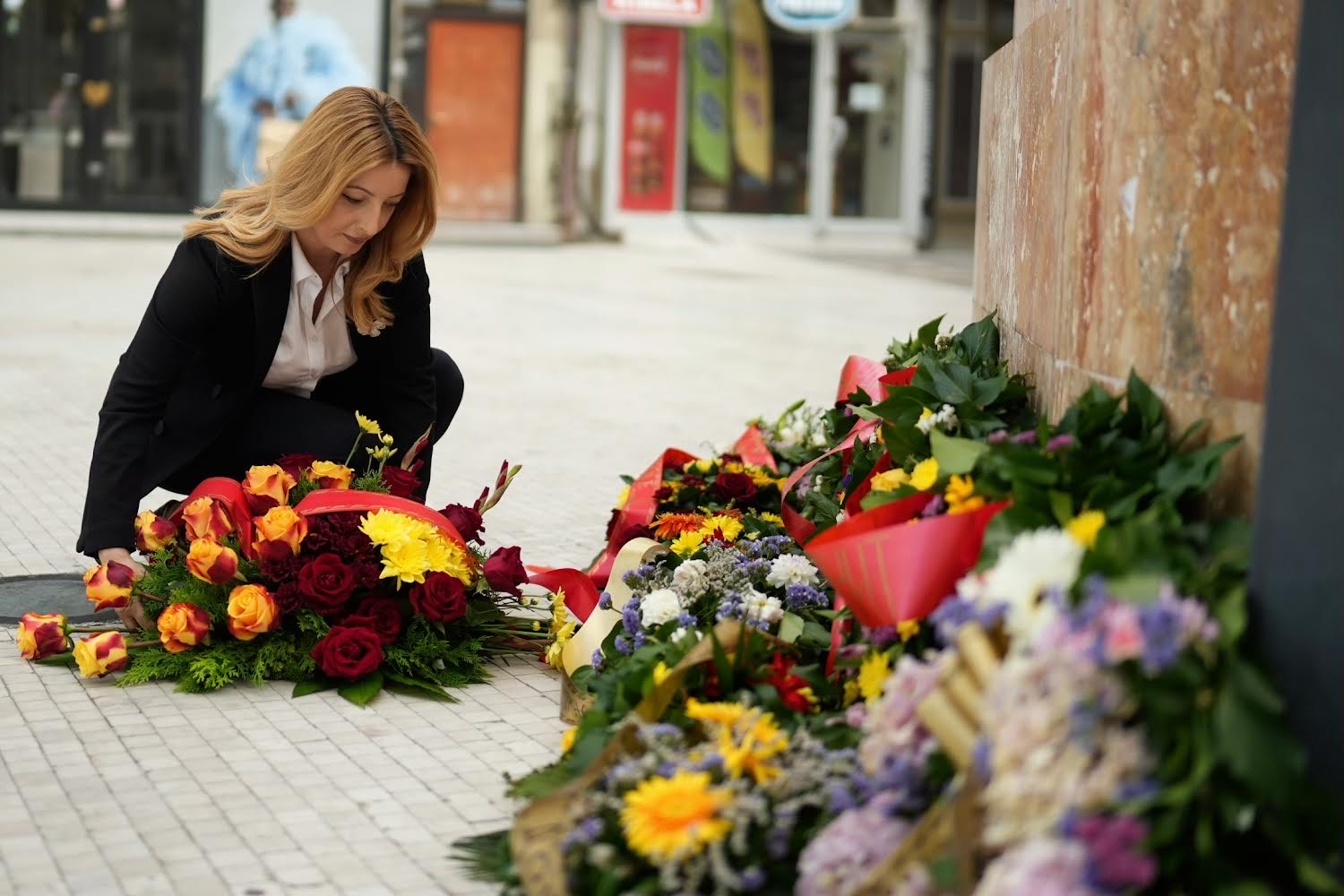  Делегации на Град Скопје положија цвеќе по повод Илинден
